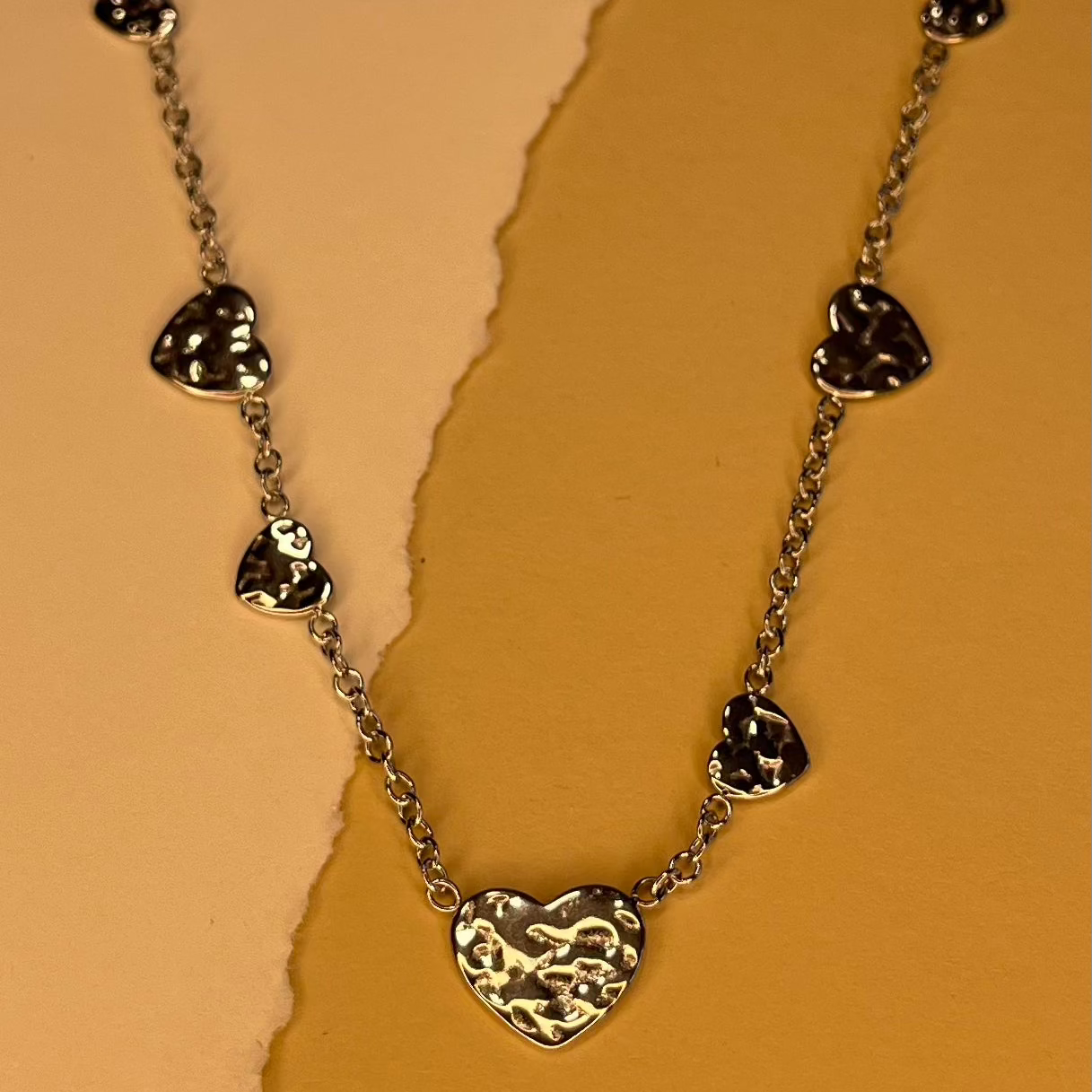 GARGANTILLA CON CORAZONES